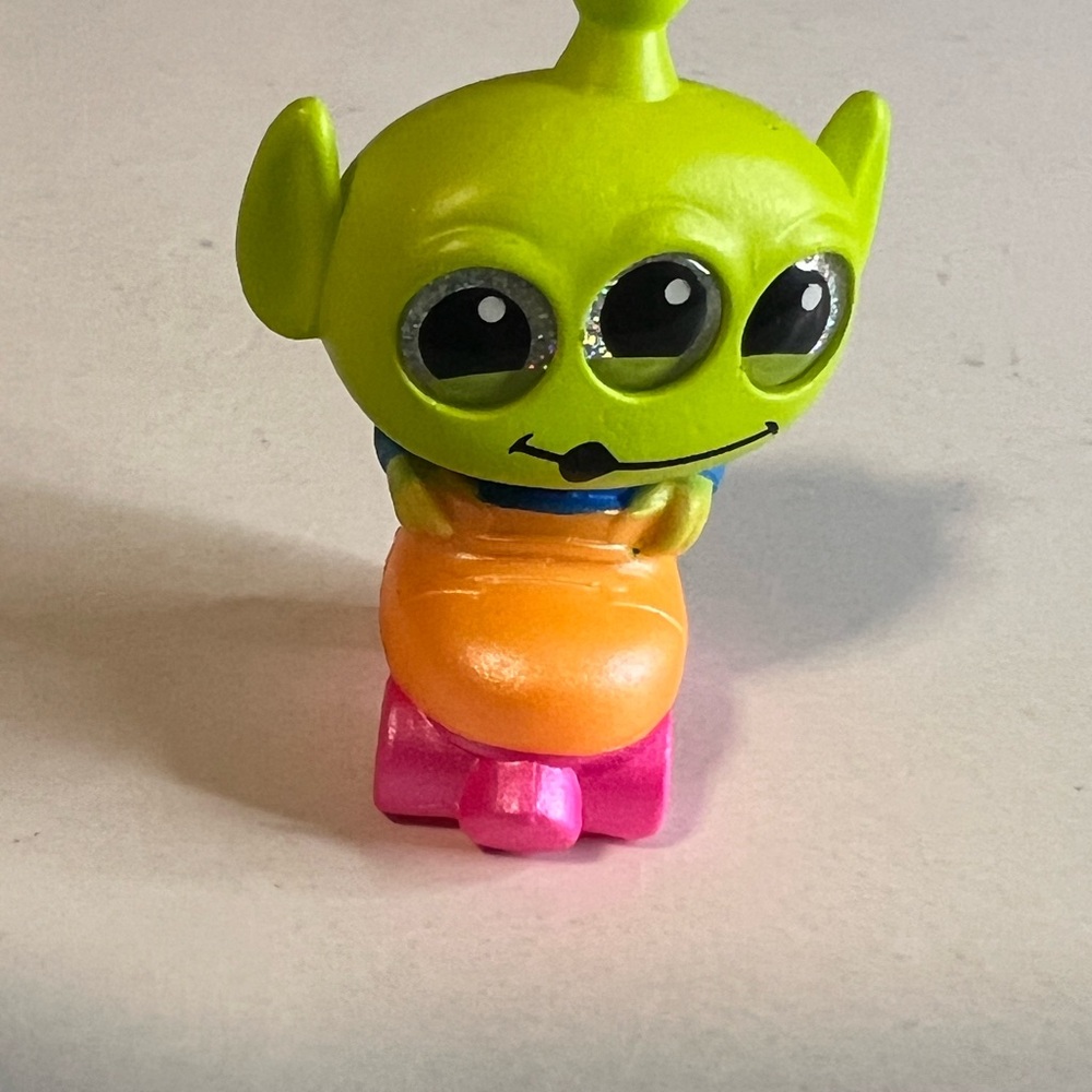 Disney let’s party Alien Doorable